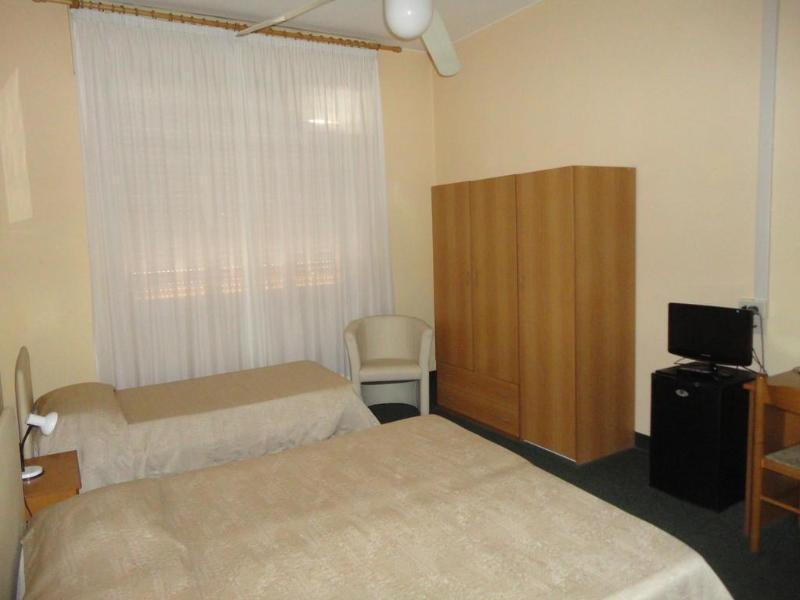 Giappone Inn Parking Hotel Λιβόρνο Εξωτερικό φωτογραφία