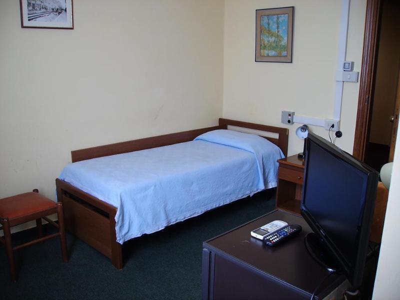 Giappone Inn Parking Hotel Λιβόρνο Εξωτερικό φωτογραφία
