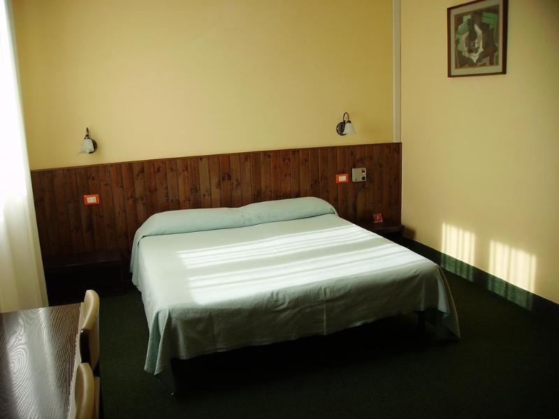 Giappone Inn Parking Hotel Λιβόρνο Εξωτερικό φωτογραφία