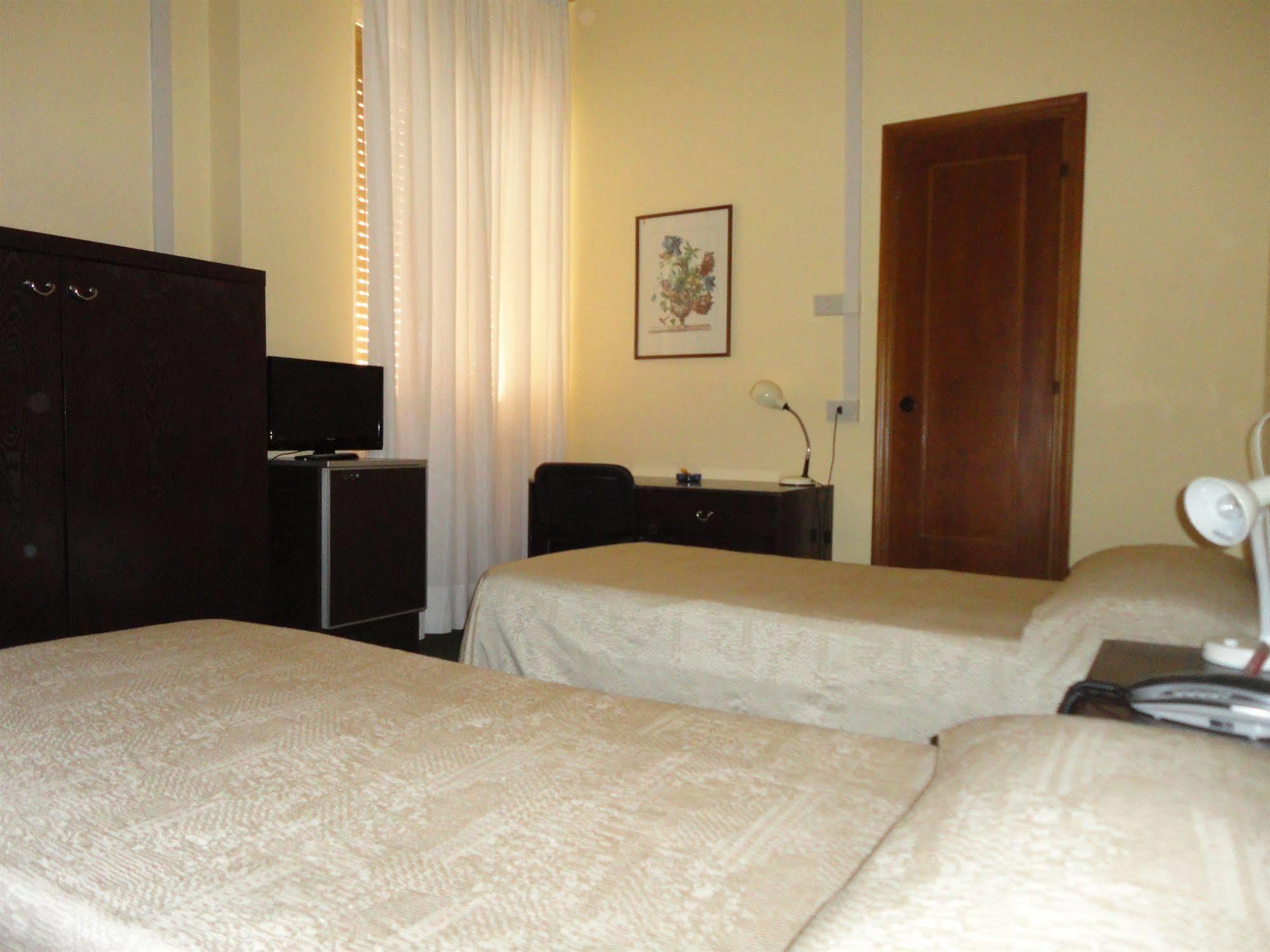 Giappone Inn Parking Hotel Λιβόρνο Εξωτερικό φωτογραφία