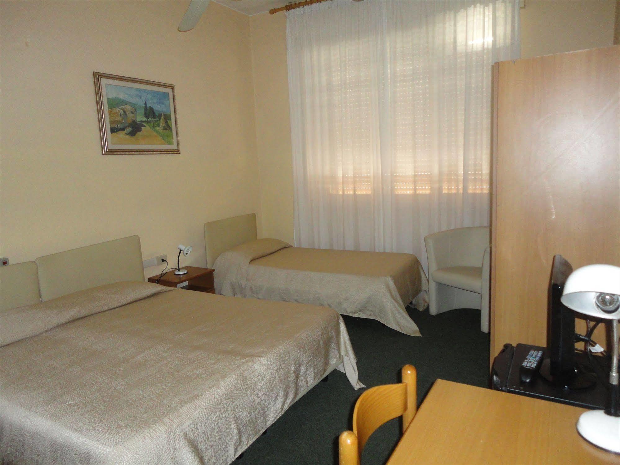 Giappone Inn Parking Hotel Λιβόρνο Εξωτερικό φωτογραφία